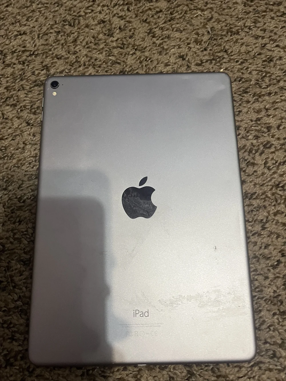 8Black Ipad 7 Tablet. Works Great!  Broken Screen. Please See Pictures